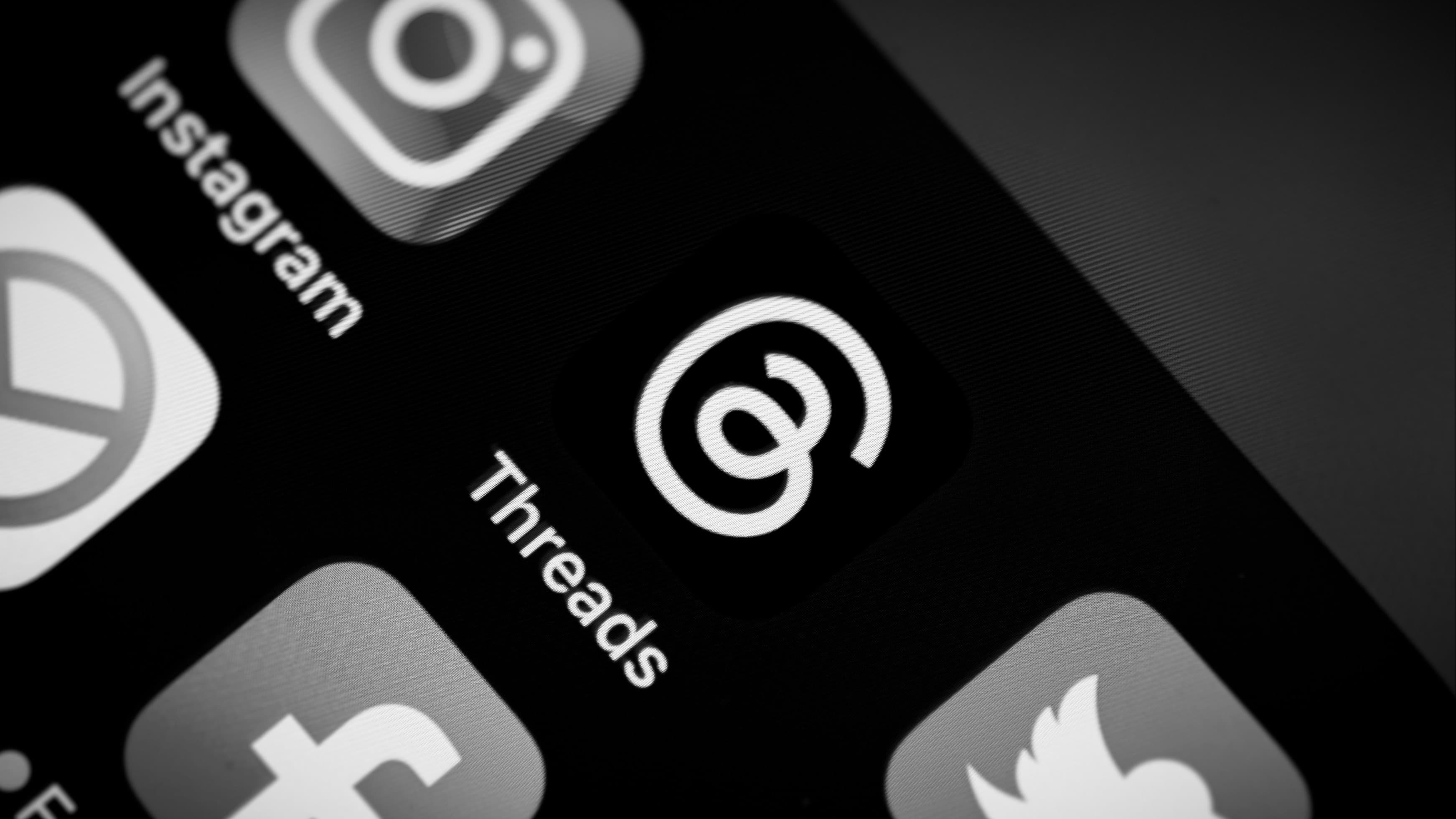 Threads vs. Twitter: Igniting a New Era of Social Media